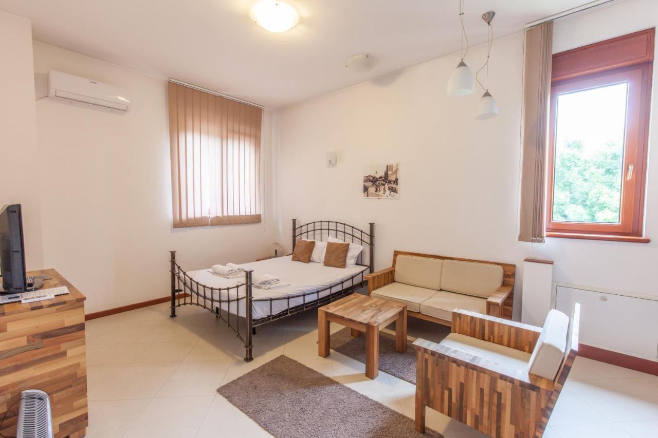 The Belgrade Hills Rooms And Suites エクステリア 写真